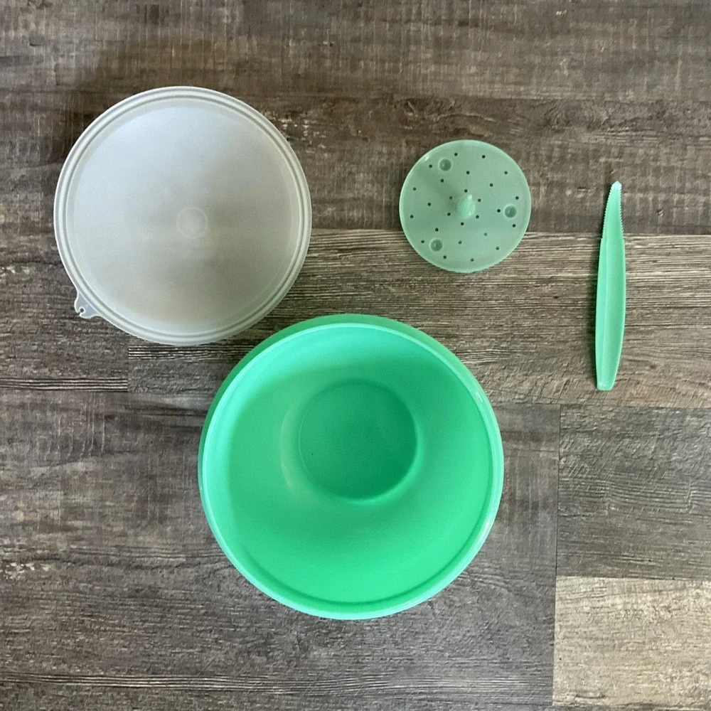 Tupperware Crisp It 1424 Lettuce Keeper Jadeite Green W, Dome Lid Spike & core